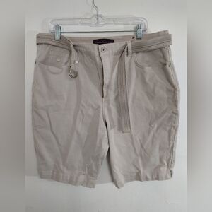 NWT - GLORIA VANDERBILT shorts - sz 18
